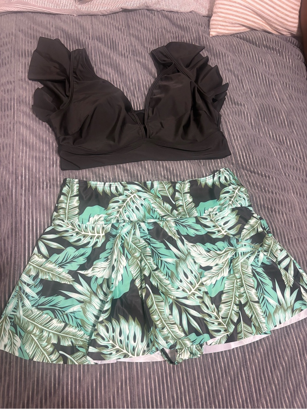 SHEIN Black Ruffle Sleeve Bikini Top with Green Leaf Print Skort